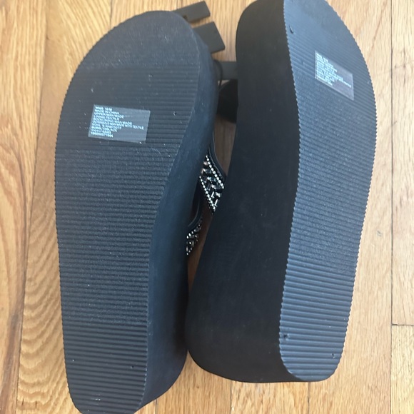 SO Foam Flip Flops - Size 10 - Picture 5 of 6